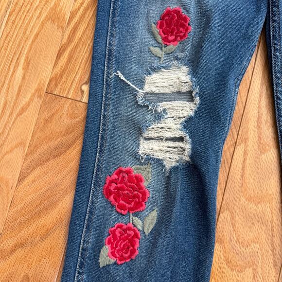 Size 23/27 Hollister Rose Appliqué Distressed Straight Leg Jeans Size 23 - Picture 3 of 10